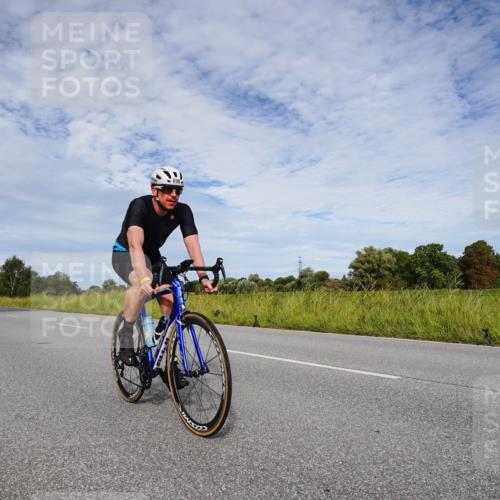 31.08.2025 - Elbe Triathlon Hamburg Michael Burmester http://msf.ph/oto/8665698 31.08.2025 10:17:15 Radfahren 671, 682, 696, 739, 754, 826, 874, 877, 1017 meine-sportfotos.de