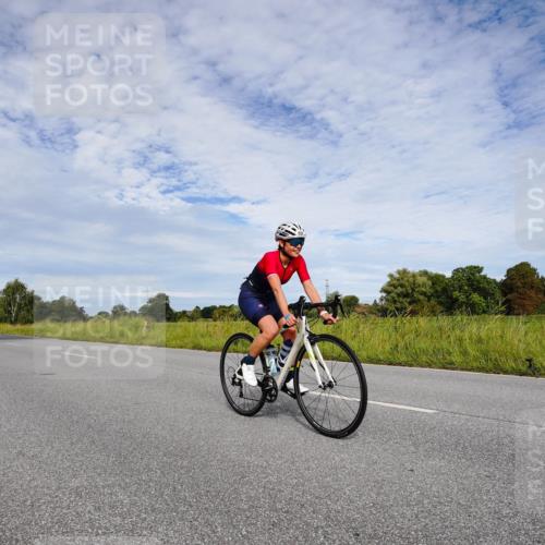 31.08.2025 - Elbe Triathlon Hamburg Michael Burmester http://msf.ph/oto/8665703 31.08.2025 10:17:23 Radfahren 388, 826, 869, 923, 1017 meine-sportfotos.de