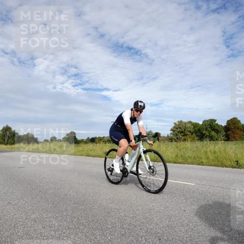 31.08.2025 - Elbe Triathlon Hamburg Michael Burmester http://msf.ph/oto/8665710 31.08.2025 10:17:31 Radfahren 388, 406, 820, 869 meine-sportfotos.de