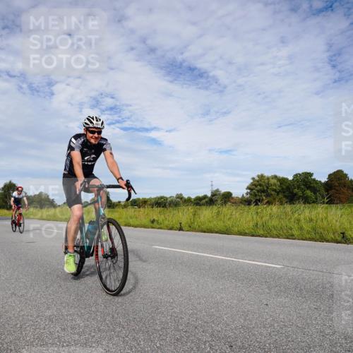31.08.2025 - Elbe Triathlon Hamburg Michael Burmester http://msf.ph/oto/8665726 31.08.2025 10:17:54 Radfahren 570, 681, 838, 859 meine-sportfotos.de