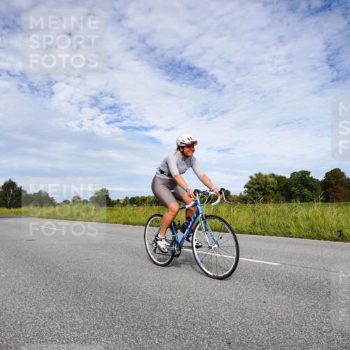 31.08.2025 - Elbe Triathlon Hamburg Michael Burmester http://msf.ph/oto/8665734 31.08.2025 10:17:57 Radfahren 570, 684, 750, 838, 859 meine-sportfotos.de