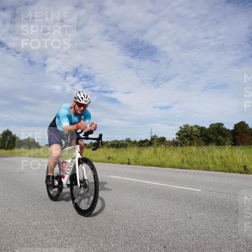 31.08.2025 - Elbe Triathlon Hamburg Michael Burmester http://msf.ph/oto/8665792 31.08.2025 10:19:27 Radfahren 657, 660, 710, 808 meine-sportfotos.de