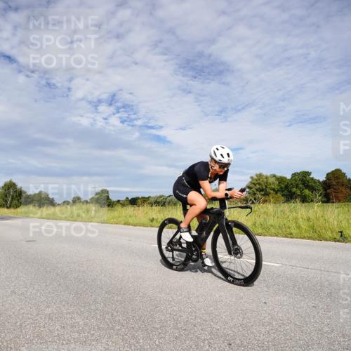 31.08.2025 - Elbe Triathlon Hamburg Michael Burmester http://msf.ph/oto/8665831 31.08.2025 10:20:22 Radfahren 854 meine-sportfotos.de