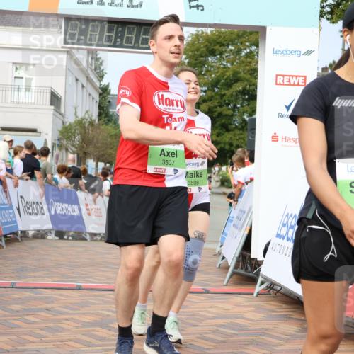 31.08.2025 - 21. Blankeneser Heldenlauf Strokosch-Dieckow http://msf.ph/oto/8665834 31.08.2025 11:17:47 Ziel 3241, 3279, 3508, 3507 meine-sportfotos.de