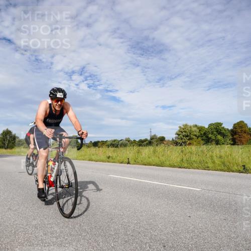 31.08.2025 - Elbe Triathlon Hamburg Michael Burmester http://msf.ph/oto/8665847 31.08.2025 10:20:46 Radfahren 564, 588, 749, 947, 968, 1012, 1023, 1045, 1078, 1100 meine-sportfotos.de