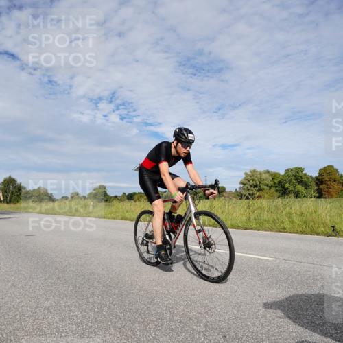 31.08.2025 - Elbe Triathlon Hamburg Michael Burmester http://msf.ph/oto/8665849 31.08.2025 10:20:46 Radfahren 564, 588, 749, 947, 968, 1012, 1023, 1045, 1078, 1100 meine-sportfotos.de