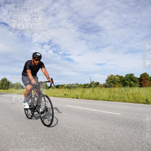 31.08.2025 - Elbe Triathlon Hamburg Michael Burmester http://msf.ph/oto/8665860 31.08.2025 10:20:52 Radfahren 419, 564, 880, 931, 947, 1012 meine-sportfotos.de