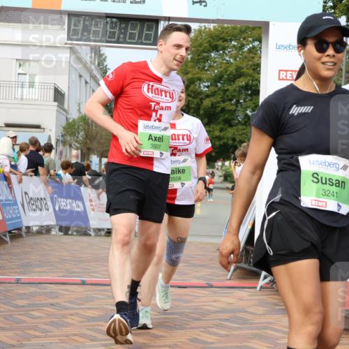 31.08.2025 - 21. Blankeneser Heldenlauf Strokosch-Dieckow http://msf.ph/oto/8665866 31.08.2025 11:17:47 Ziel 3241, 3279, 3508, 3507 meine-sportfotos.de