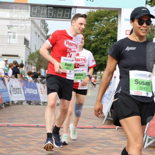 31.08.2025 - 21. Blankeneser Heldenlauf Strokosch-Dieckow http://msf.ph/oto/8665876 31.08.2025 11:17:47 Ziel 3241, 3279, 3508, 3507 meine-sportfotos.de