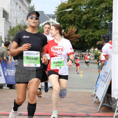 31.08.2025 - 21. Blankeneser Heldenlauf Strokosch-Dieckow http://msf.ph/oto/8665885 31.08.2025 11:17:45 Ziel 3241, 3279, 3508, 3507 meine-sportfotos.de
