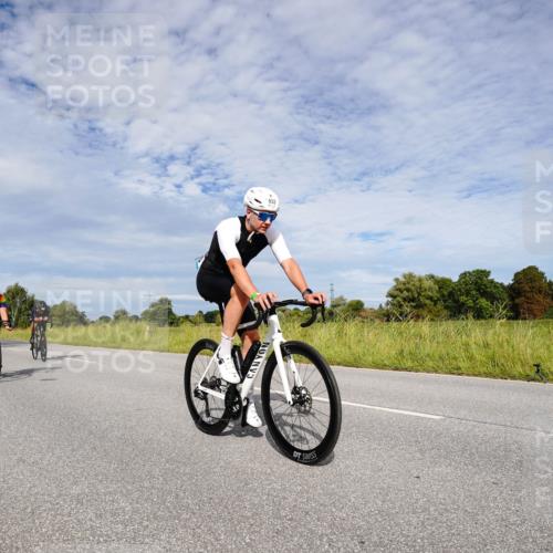31.08.2025 - Elbe Triathlon Hamburg Michael Burmester http://msf.ph/oto/8665901 31.08.2025 10:21:40 Radfahren 736, 764, 766, 788, 895, 900, 907, 933, 986 meine-sportfotos.de