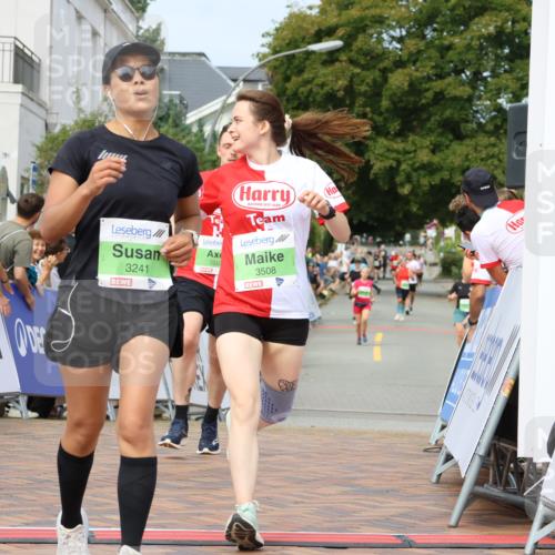 31.08.2025 - 21. Blankeneser Heldenlauf Strokosch-Dieckow http://msf.ph/oto/8665902 31.08.2025 11:17:45 Ziel 3241, 3279, 3508, 3507 meine-sportfotos.de