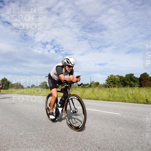 31.08.2025 - Elbe Triathlon Hamburg Michael Burmester http://msf.ph/oto/8665907 31.08.2025 10:21:42 Radfahren 736, 764, 766, 788, 895, 900, 907, 933 meine-sportfotos.de