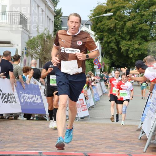 31.08.2025 - 21. Blankeneser Heldenlauf Strokosch-Dieckow http://msf.ph/oto/8665975 31.08.2025 11:17:42 Ziel 3241, 3279, 3508, 3507 meine-sportfotos.de