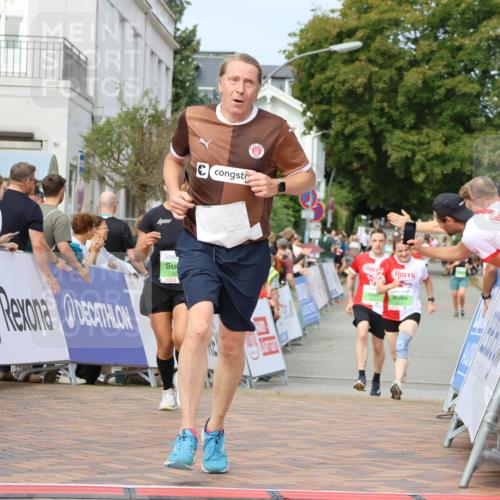 31.08.2025 - 21. Blankeneser Heldenlauf Strokosch-Dieckow http://msf.ph/oto/8665984 31.08.2025 11:17:42 Ziel 3241, 3279, 3508, 3507 meine-sportfotos.de