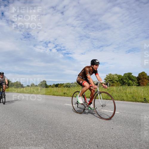 31.08.2025 - Elbe Triathlon Hamburg Michael Burmester http://msf.ph/oto/8665989 31.08.2025 10:22:40 Radfahren 400, 879, 939, 950, 984, 998, 1005, 1070 meine-sportfotos.de