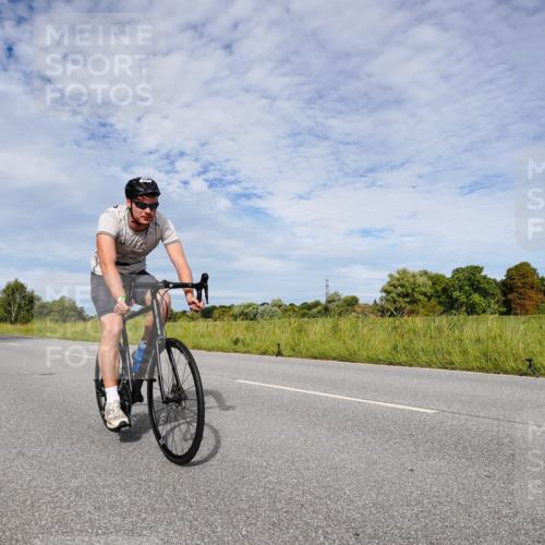 31.08.2025 - Elbe Triathlon Hamburg Michael Burmester http://msf.ph/oto/8665991 31.08.2025 10:22:41 Radfahren 400, 879, 950, 984, 1005, 1070 meine-sportfotos.de