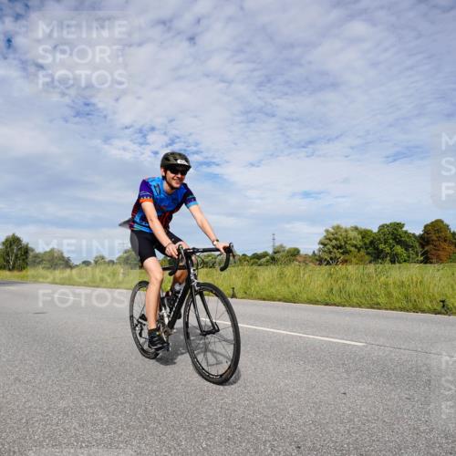 31.08.2025 - Elbe Triathlon Hamburg Michael Burmester http://msf.ph/oto/8665993 31.08.2025 10:22:44 Radfahren 878, 950, 1005, 1048 meine-sportfotos.de