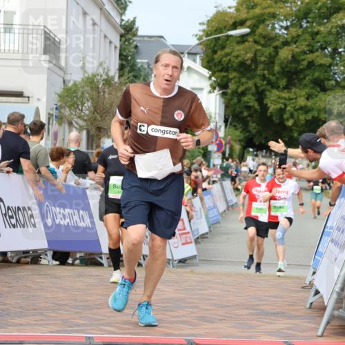 31.08.2025 - 21. Blankeneser Heldenlauf Strokosch-Dieckow http://msf.ph/oto/8665994 31.08.2025 11:17:42 Ziel 3241, 3279, 3508, 3507 meine-sportfotos.de