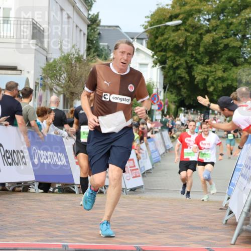 31.08.2025 - 21. Blankeneser Heldenlauf Strokosch-Dieckow http://msf.ph/oto/8666002 31.08.2025 11:17:41 Ziel 3241, 3279, 3508 meine-sportfotos.de