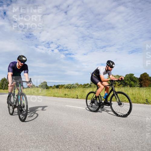 31.08.2025 - Elbe Triathlon Hamburg Michael Burmester http://msf.ph/oto/8666038 31.08.2025 10:23:11 Radfahren 922, 965, 981, 989, 996, 1049, 1056, 1077 meine-sportfotos.de