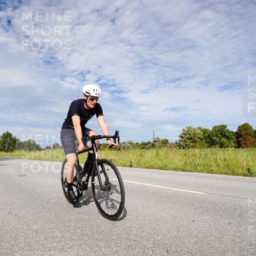 31.08.2025 - Elbe Triathlon Hamburg Michael Burmester http://msf.ph/oto/8666050 31.08.2025 10:23:19 Radfahren 922, 965, 989, 1016, 1056, 1086, 1088, 1107 meine-sportfotos.de