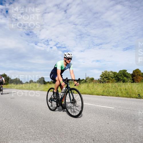 31.08.2025 - Elbe Triathlon Hamburg Michael Burmester http://msf.ph/oto/8666075 31.08.2025 10:23:46 Radfahren 818, 945, 1065, 1091, 1095, 1109 meine-sportfotos.de