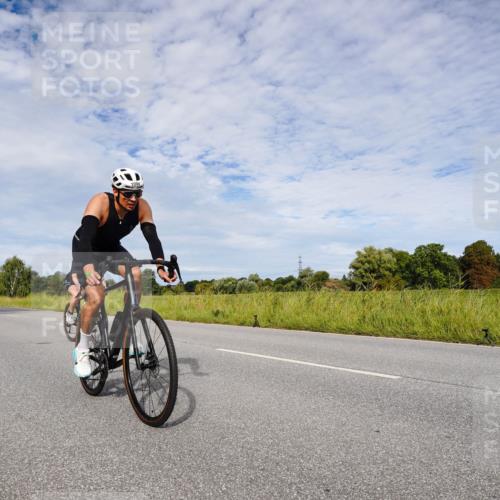 31.08.2025 - Elbe Triathlon Hamburg Michael Burmester http://msf.ph/oto/8666128 31.08.2025 10:24:30 Radfahren 847, 910, 970, 1028, 1074, 1099 meine-sportfotos.de