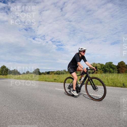 31.08.2025 - Elbe Triathlon Hamburg Michael Burmester http://msf.ph/oto/8666130 31.08.2025 10:24:30 Radfahren 847, 910, 970, 1028, 1074, 1099 meine-sportfotos.de