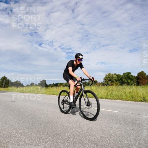 31.08.2025 - Elbe Triathlon Hamburg Michael Burmester http://msf.ph/oto/8666149 31.08.2025 10:24:44 Radfahren 594, 677, 863, 994, 1075 meine-sportfotos.de