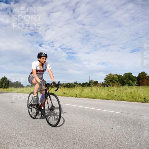 31.08.2025 - Elbe Triathlon Hamburg Michael Burmester http://msf.ph/oto/8666151 31.08.2025 10:24:46 Radfahren 677, 863, 994, 1075 meine-sportfotos.de