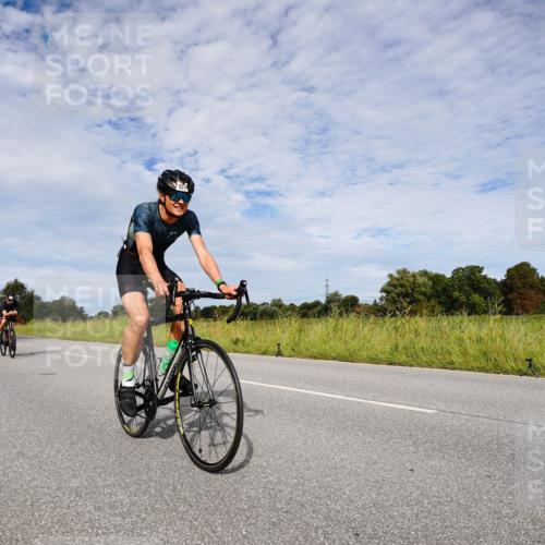 31.08.2025 - Elbe Triathlon Hamburg Michael Burmester http://msf.ph/oto/8666158 31.08.2025 10:25:00 Radfahren 446, 662, 893, 937, 964, 1062 meine-sportfotos.de