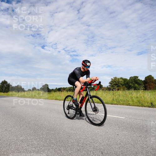 31.08.2025 - Elbe Triathlon Hamburg Michael Burmester http://msf.ph/oto/8666160 31.08.2025 10:25:01 Radfahren 446, 662, 893, 937, 964, 1062 meine-sportfotos.de