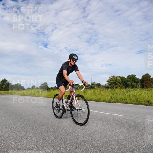 31.08.2025 - Elbe Triathlon Hamburg Michael Burmester http://msf.ph/oto/8666232 31.08.2025 10:26:12 Radfahren 699, 1022, 1035 meine-sportfotos.de