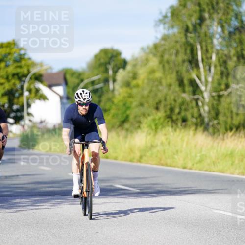 31.08.2025 - Elbe Triathlon Hamburg Michael Burmester http://msf.ph/oto/8666251 31.08.2025 09:35:11 Radfahren 250, 425, 446, 532, 730, 766 meine-sportfotos.de