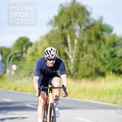 31.08.2025 - Elbe Triathlon Hamburg Michael Burmester http://msf.ph/oto/8666254 31.08.2025 09:35:12 Radfahren 250, 425, 446, 532, 730, 766 meine-sportfotos.de