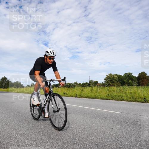 31.08.2025 - Elbe Triathlon Hamburg Michael Burmester http://msf.ph/oto/8666268 31.08.2025 10:26:52 Radfahren 801, 840, 987, 992, 1145 meine-sportfotos.de