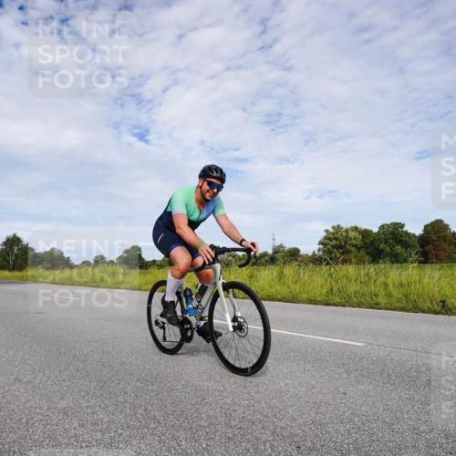 31.08.2025 - Elbe Triathlon Hamburg Michael Burmester http://msf.ph/oto/8666270 31.08.2025 10:26:59 Radfahren 830, 853, 992, 993 meine-sportfotos.de
