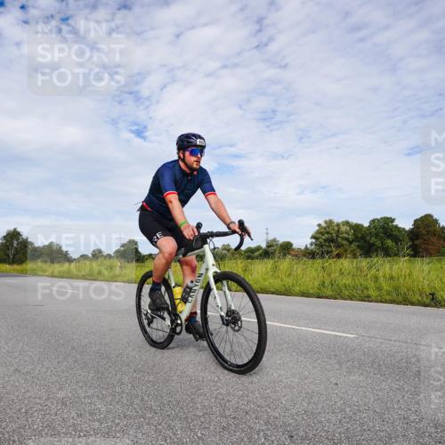 31.08.2025 - Elbe Triathlon Hamburg Michael Burmester http://msf.ph/oto/8666278 31.08.2025 10:27:07 Radfahren 882, 993 meine-sportfotos.de
