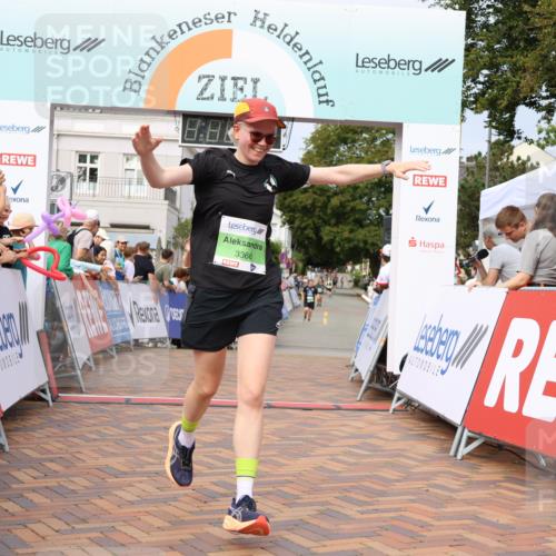 31.08.2025 - 21. Blankeneser Heldenlauf Strokosch-Dieckow http://msf.ph/oto/8666294 31.08.2025 11:17:10 Ziel 3698, 3366, 3133 meine-sportfotos.de