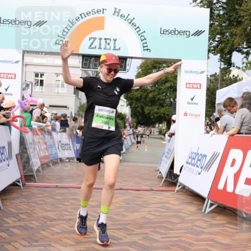 31.08.2025 - 21. Blankeneser Heldenlauf Strokosch-Dieckow http://msf.ph/oto/8666302 31.08.2025 11:17:09 Ziel 3698, 3641, 3708, 3366, 3133 meine-sportfotos.de