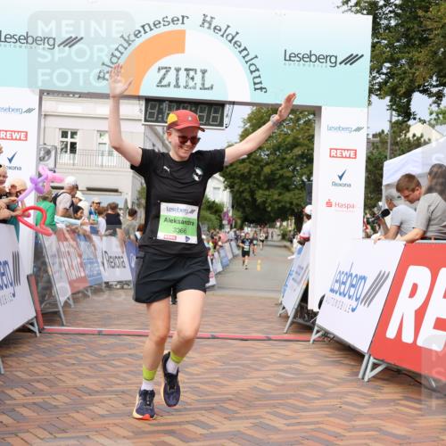 31.08.2025 - 21. Blankeneser Heldenlauf Strokosch-Dieckow http://msf.ph/oto/8666308 31.08.2025 11:17:09 Ziel 3698, 3641, 3708, 3366, 3133 meine-sportfotos.de