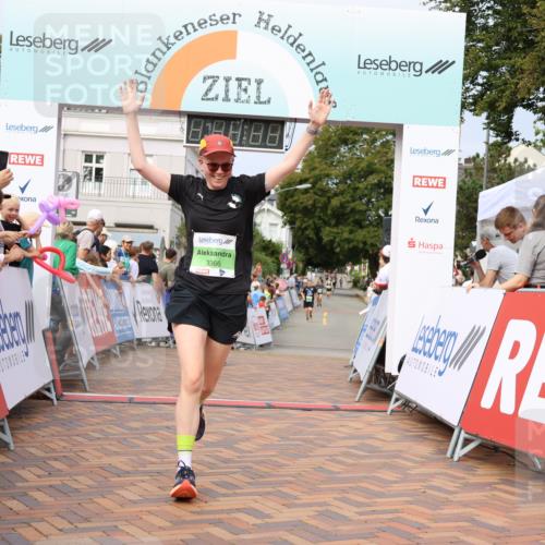 31.08.2025 - 21. Blankeneser Heldenlauf Strokosch-Dieckow http://msf.ph/oto/8666332 31.08.2025 11:17:09 Ziel 3698, 3641, 3708, 3366, 3133 meine-sportfotos.de