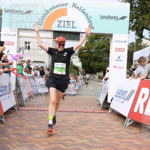 31.08.2025 - 21. Blankeneser Heldenlauf Strokosch-Dieckow http://msf.ph/oto/8666339 31.08.2025 11:17:09 Ziel 3698, 3641, 3708, 3366, 3133 meine-sportfotos.de