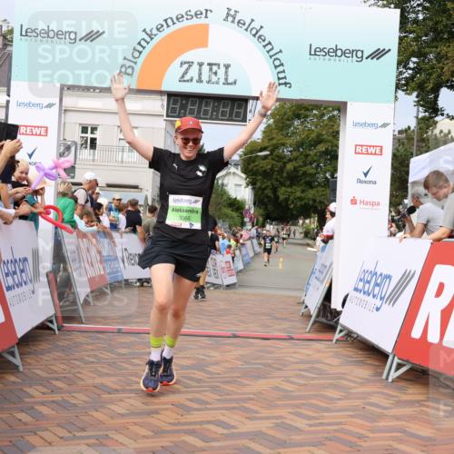 31.08.2025 - 21. Blankeneser Heldenlauf Strokosch-Dieckow http://msf.ph/oto/8666346 31.08.2025 11:17:09 Ziel 3698, 3641, 3708, 3366, 3133 meine-sportfotos.de