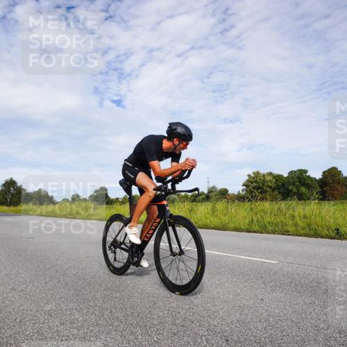 31.08.2025 - Elbe Triathlon Hamburg Michael Burmester http://msf.ph/oto/8666351 31.08.2025 10:28:43 Radfahren 701, 789, 852, 913, 991, 1123, 1219 meine-sportfotos.de