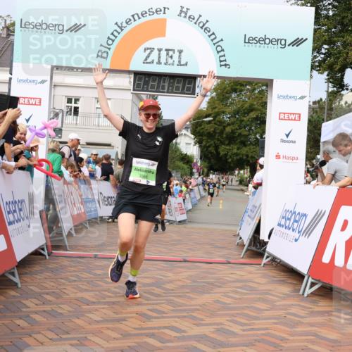 31.08.2025 - 21. Blankeneser Heldenlauf Strokosch-Dieckow http://msf.ph/oto/8666354 31.08.2025 11:17:09 Ziel 3698, 3641, 3708, 3366, 3133 meine-sportfotos.de