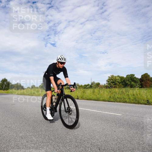 31.08.2025 - Elbe Triathlon Hamburg Michael Burmester http://msf.ph/oto/8666378 31.08.2025 10:29:23 Radfahren 667, 711, 837, 1183, 1196 meine-sportfotos.de