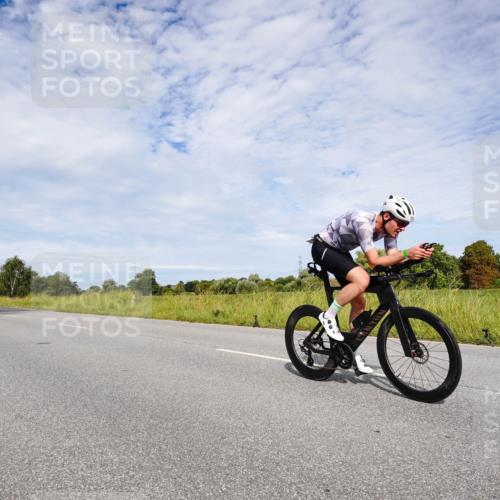 31.08.2025 - Elbe Triathlon Hamburg Michael Burmester http://msf.ph/oto/8666393 31.08.2025 10:29:51 Radfahren 775, 870, 888, 894, 1017, 1155 meine-sportfotos.de