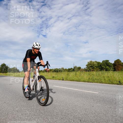 31.08.2025 - Elbe Triathlon Hamburg Michael Burmester http://msf.ph/oto/8666415 31.08.2025 10:30:02 Radfahren 606, 887, 1011, 1180, 1202 meine-sportfotos.de